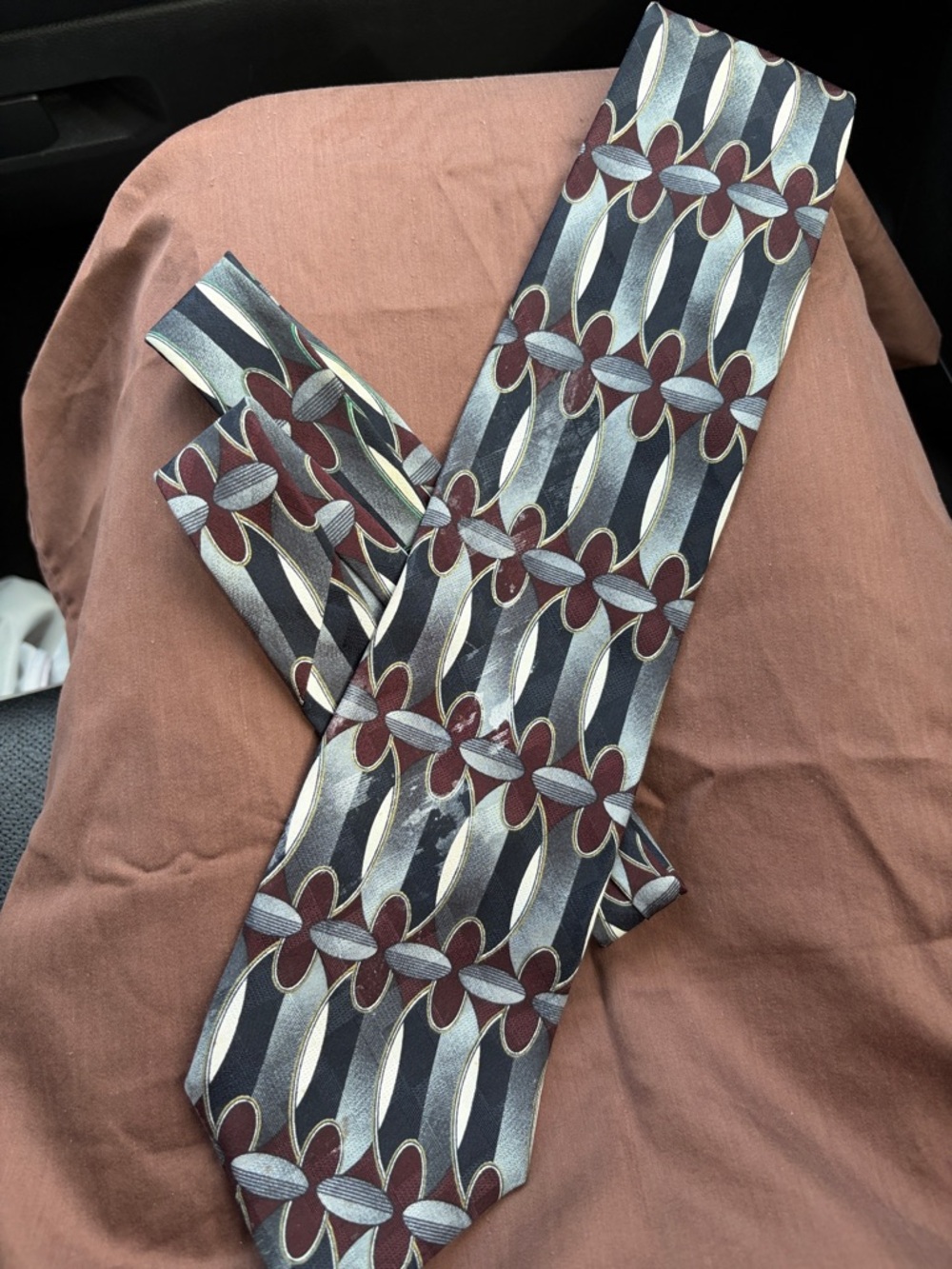 Martin Wong Geometric Pattern Tie in Gray and Maroon